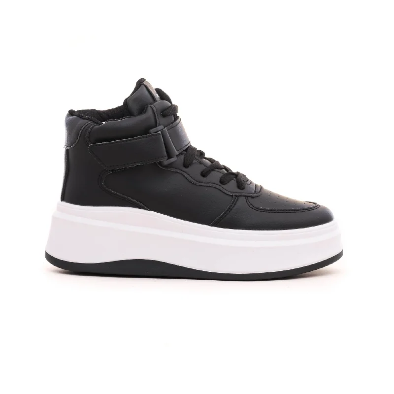 Black Casual Sneaker AT7232